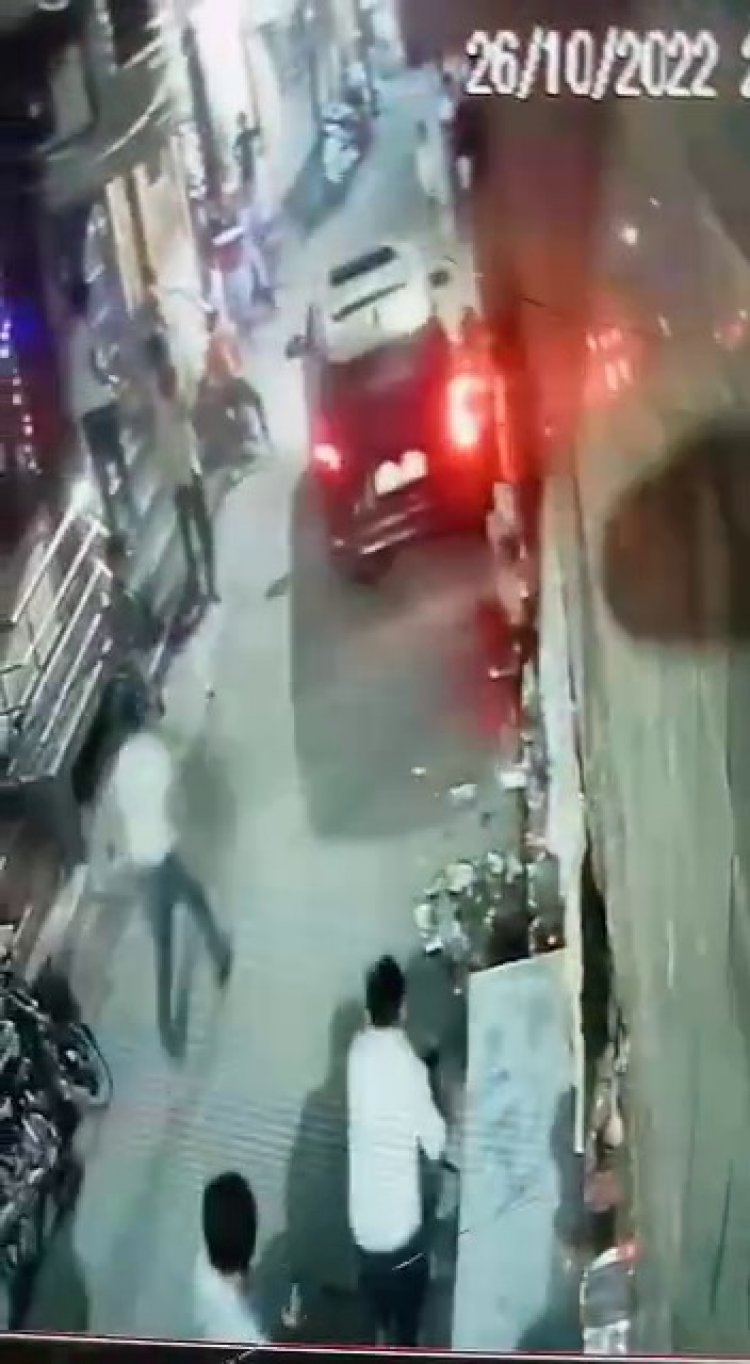दिल्ली के अलीपुर में कार सवार ने कुचले कई लोग