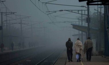 घने कोहरे के कारण कई ट्रेन रद्द और कई हुए घंटो लेट