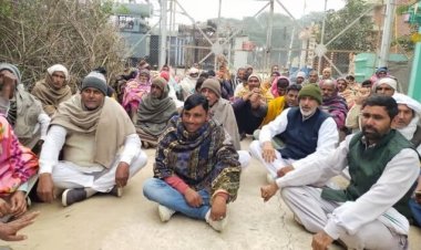 बिजली कटों से परेशान छह गांवों के लोगों ने मांढ़ी बिजली सब स्टेशन को जड़ा ताला || P24 ews