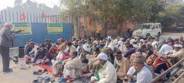 गन्ने के दामों में वृद्धि को लेकर के एक बार फिर से किसान आंदोलन की राह पर