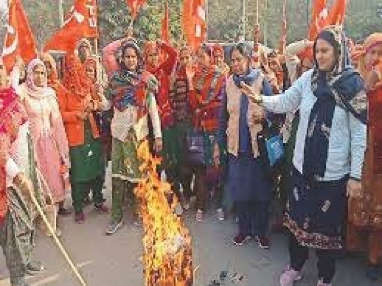 अंतरराष्ट्रीय खिलाडिय़ों के उत्पीड़न के खिलाफ जनसंगठनों ने कुश्ती संघ अध्यक्ष व भाजपा सांसद का पुतला फूंका