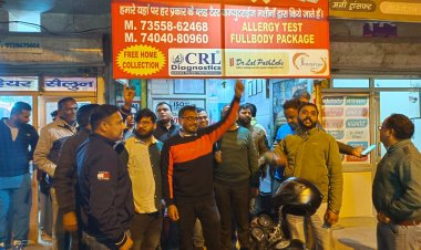 फतेहाबाद : देर शाम सीएम फ्लाइंग की टीम ने बीघड़ रोड स्थित लैब पर रेड की, लोगों में रोष