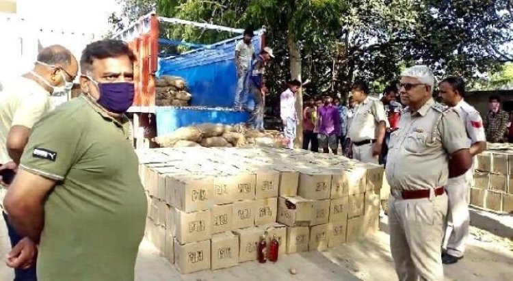 महेंद्रगढ़ पुलिस लाइन में विभिन्न 15 मामलों में पकड़ी गई अवैध शराब को नष्ट किया गया।