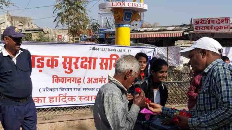 यमुनानगर - हेलमेट से बचेगी जिंदगी और सड़क सुरक्षा के नियमों के पालन से हादसों में आएगी कमी।