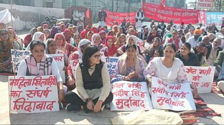 जूनियर कोच के साथ छेड़छाड़ का मामला में झज्जर में संदीप सिंह की गिरफ्तारी को लेकर हुआ प्रदर्शन