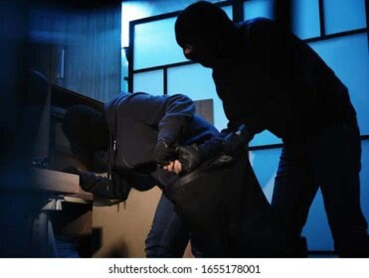 कार सेल परचेज व्यापारी के घर में घुसे नकाबपोश हथियारबंद बदमाश, व्यापारी व उसकी पत्नी को बनाए रखा बंधक