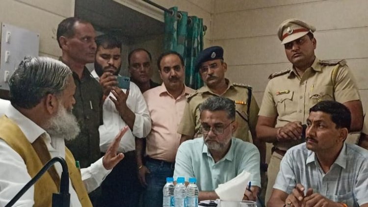 स्वास्थ्य मंत्री अनिल विज ने अपने विधानसभा के लोगो कि समस्या सुनने के लिए लगाया जनता दरबार