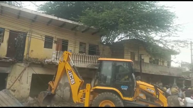 सैकड़ों परिवारों पर नगर निगम की लटकी तलवार