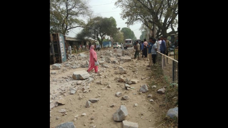 दिल्ली-पिलानी रोड पर हुआ हादसा, रोड जाम 