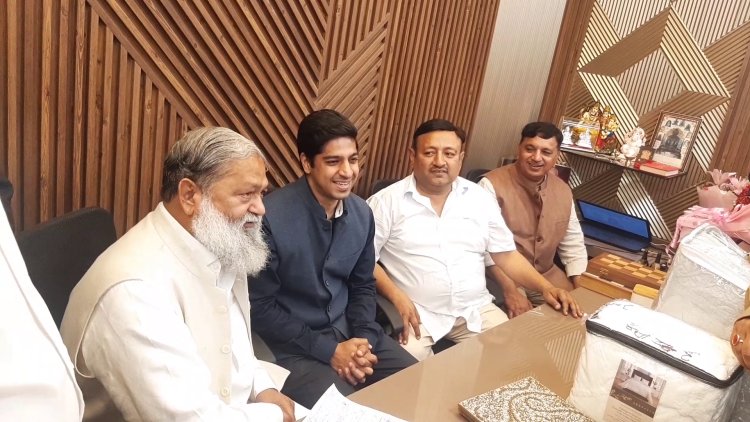 PM के खिलाफ दिल्ली में चस्पा किए पोस्टर